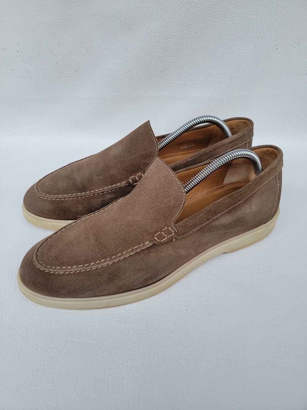 Magnanni Loafers Shoes Brown Suede Leather Mens Size 10.5 The shoes show signs o